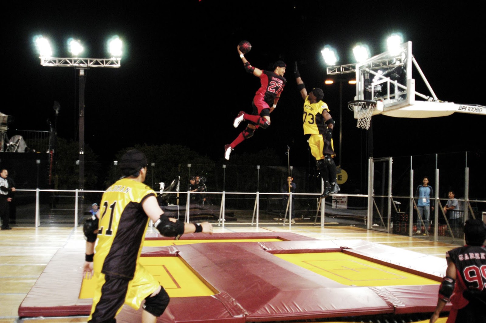 ¡Son deportes! Slamball 2.0 / Baloncesto con trampolines.