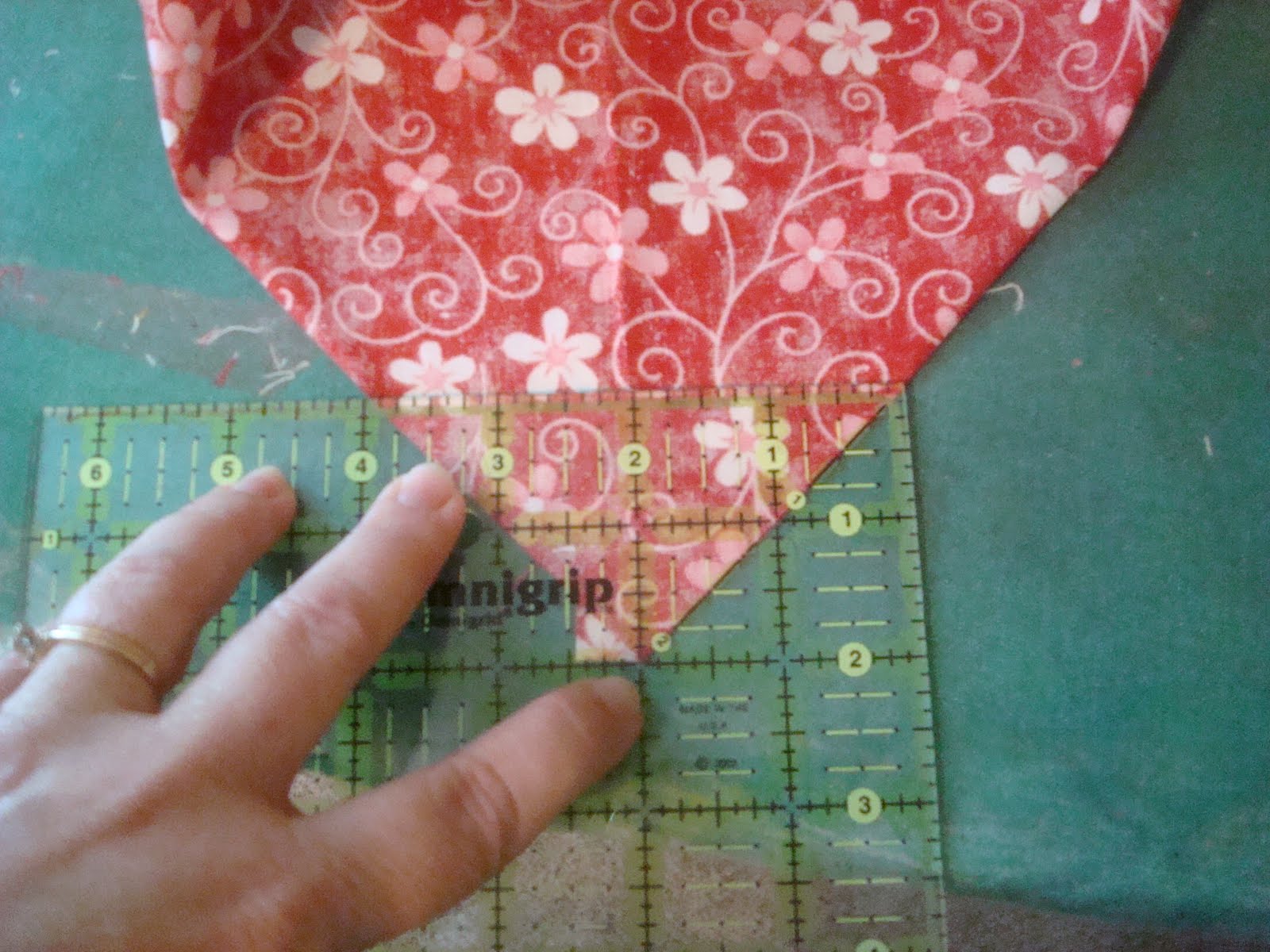 Because I say sew ;) Tutorial for cutting mat tote