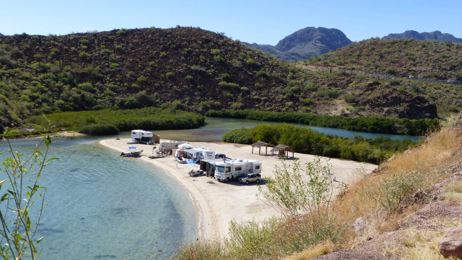 Andrew and Nikki go overseas RV parks on the beaches of Baja Mexico
