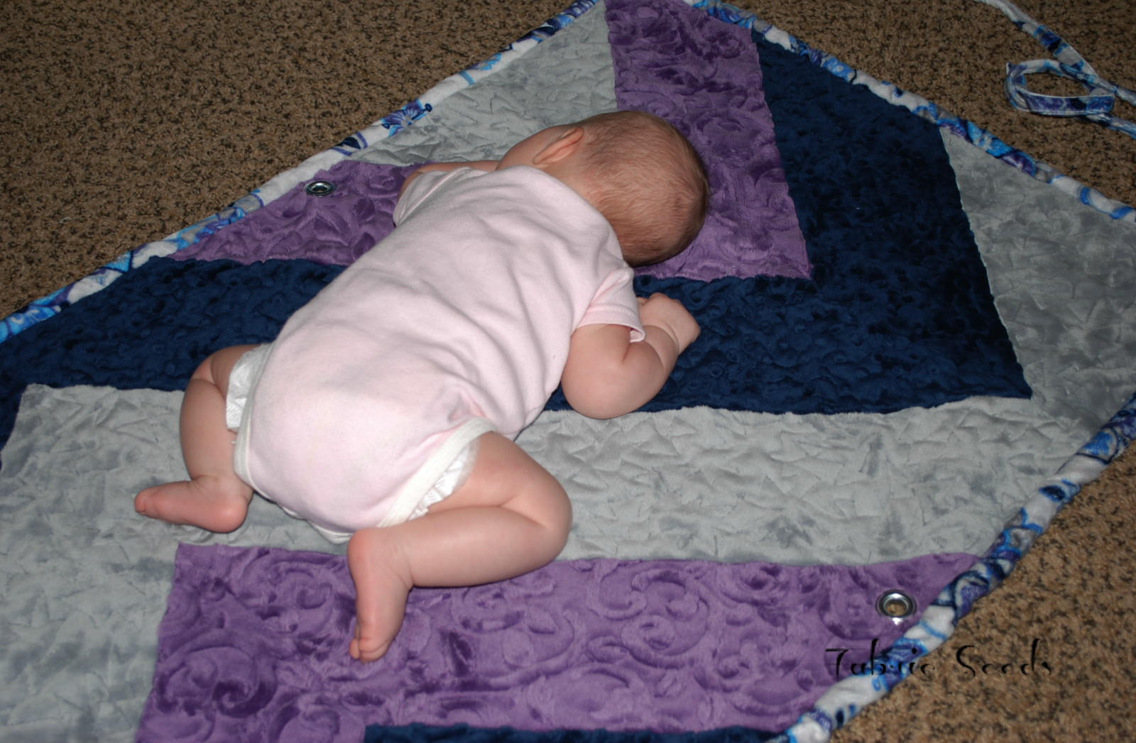 Fabric Seeds Cuddle Stroller Quilt With Ties Tutorial