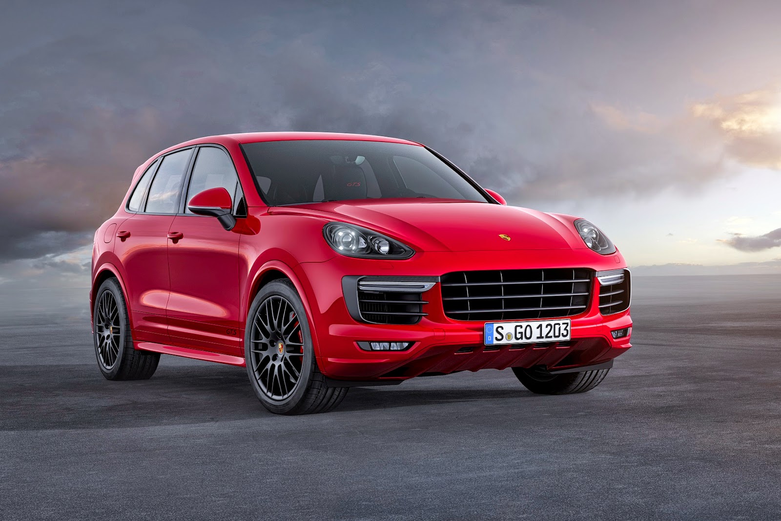MY LUXURY NOTEBOOK New Porsche Cayenne GTS