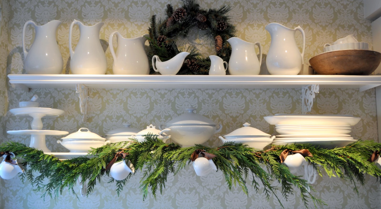 Restoration House Christmas garland redo...