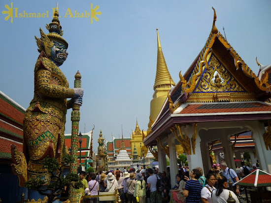 Crowd in Bangkok Grand Palace