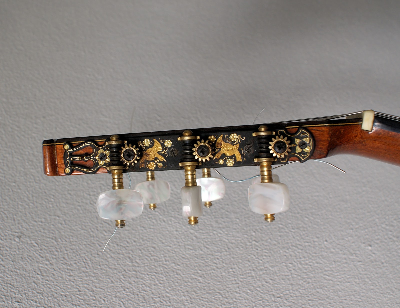 Romantic and old guitars mei 2008