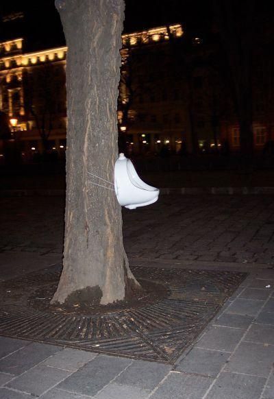 http://1.bp.blogspot.com/-bthaSTe_g9I/TpAVP3eRuQI/AAAAAAAAHm4/wrFhorZCED8/s1600/Tree+urinal.jpg http://1.bp.blogspot.com/-bthaSTe_g9I/TpAVP3eRuQI/AAAAAAAAHm4/wrFhorZCED8/s1600/Tree+urinal.jpg