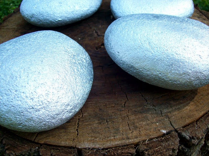 a daily something DIY spray painting rocks