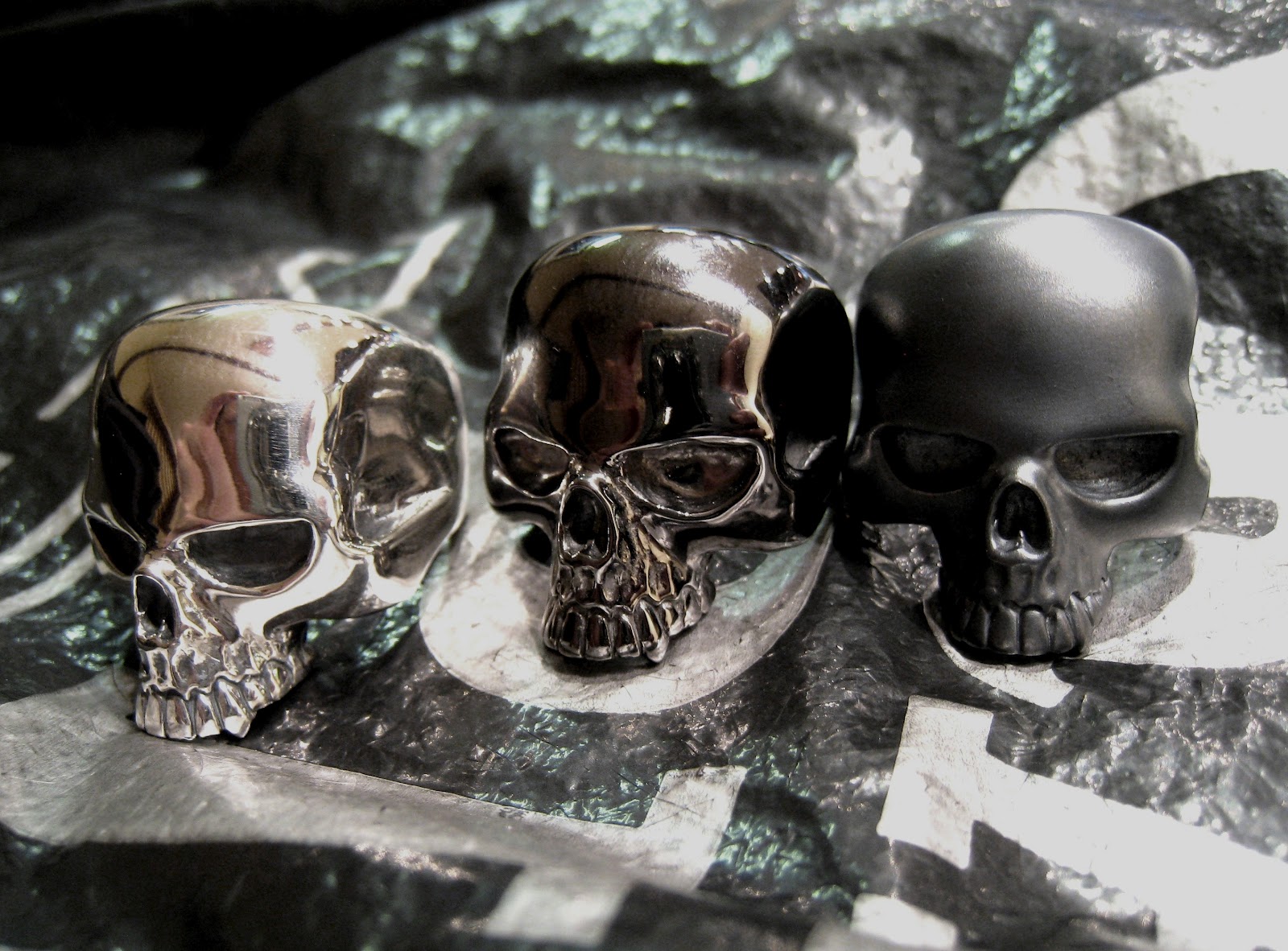 EVIL SKULL RING - LARGE crazy pig-