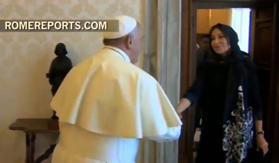 Francisco se reúne con la primera dama de Azerbaiyán