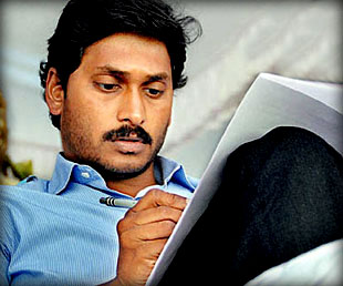 Y.S.Jagan gets info from Jail Officers on YSRC Winning !