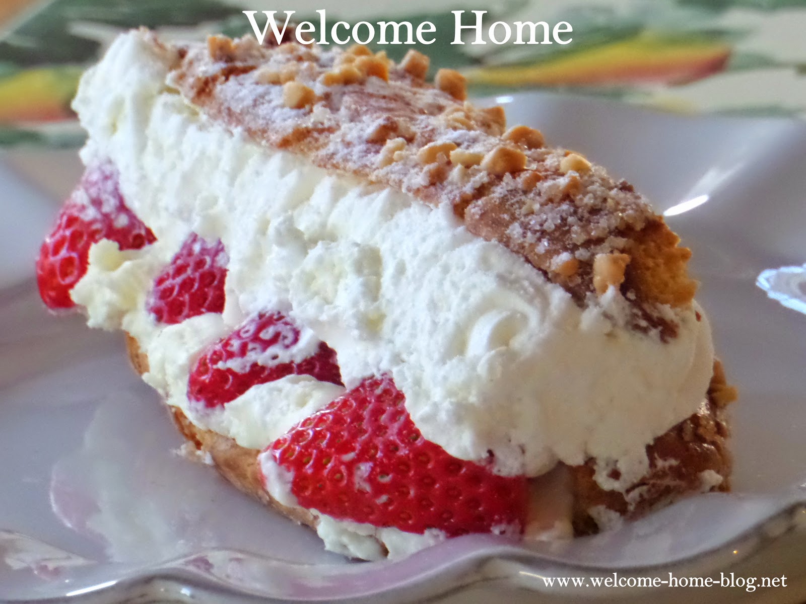 Home Blog Whipped Cream Éclairs with Strawberries