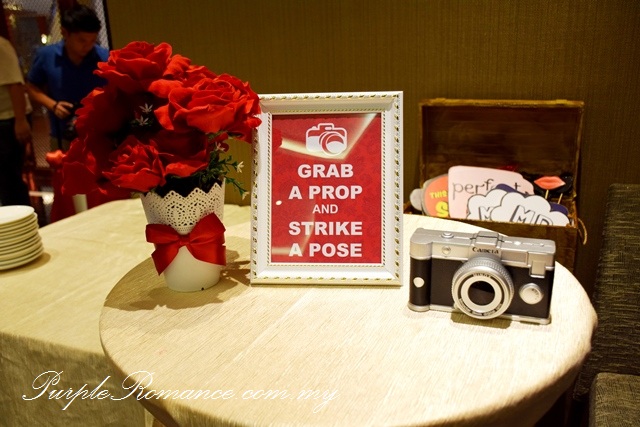 photo album table, wedding decoration, grand palace pavilion shopping mall, kuala lumpur, maroon red, roses, flower stands, backdrop printing, canvas, decorator, selangor, photographs package, VIP centerpiece, arch, pearls, photo booth, dessert bar, candy bar, reception table, love corner