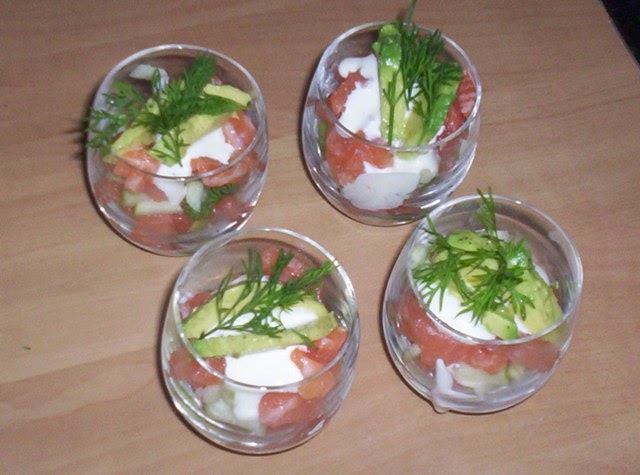 Eetlust!: Zalmtartaar met appel en avocado in een glaasje