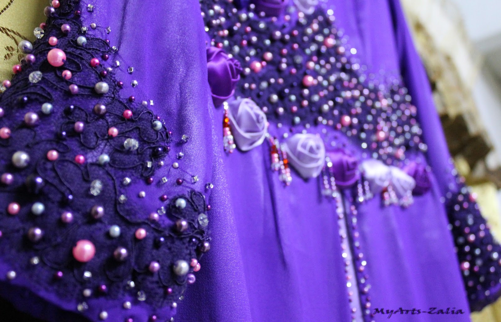 gaun pengantin ungu plum