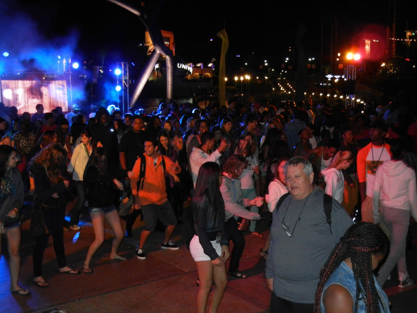 Save Pleasure Island Blog: Club Reports: CityWalk Plaza, Independent Bar1600 x 1200