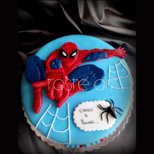 Örümcek Adam Pasta (Spiderman Cake)
