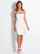 La robe de mariée courte (robe courte fourreau bustier)