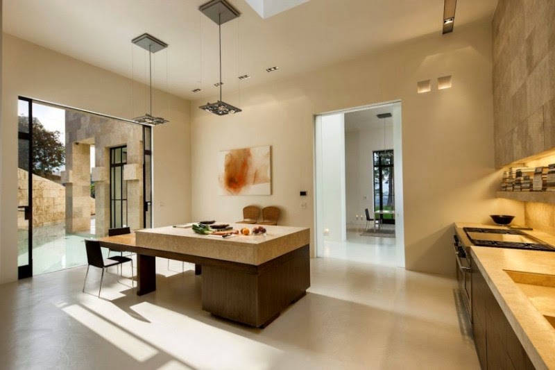 Hogares Frescos: Impresionante Casa en Bel Air, Revestida con Piedra de