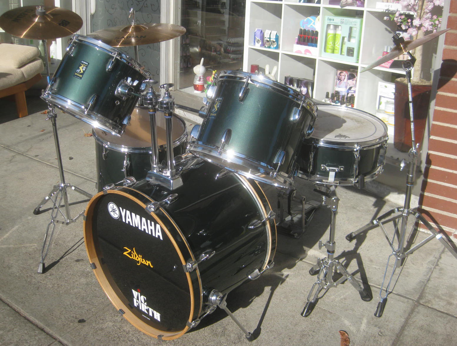 UHURU FURNITURE & COLLECTIBLES SOLD Yamaha 5Pc Drum Kit + Zildjian