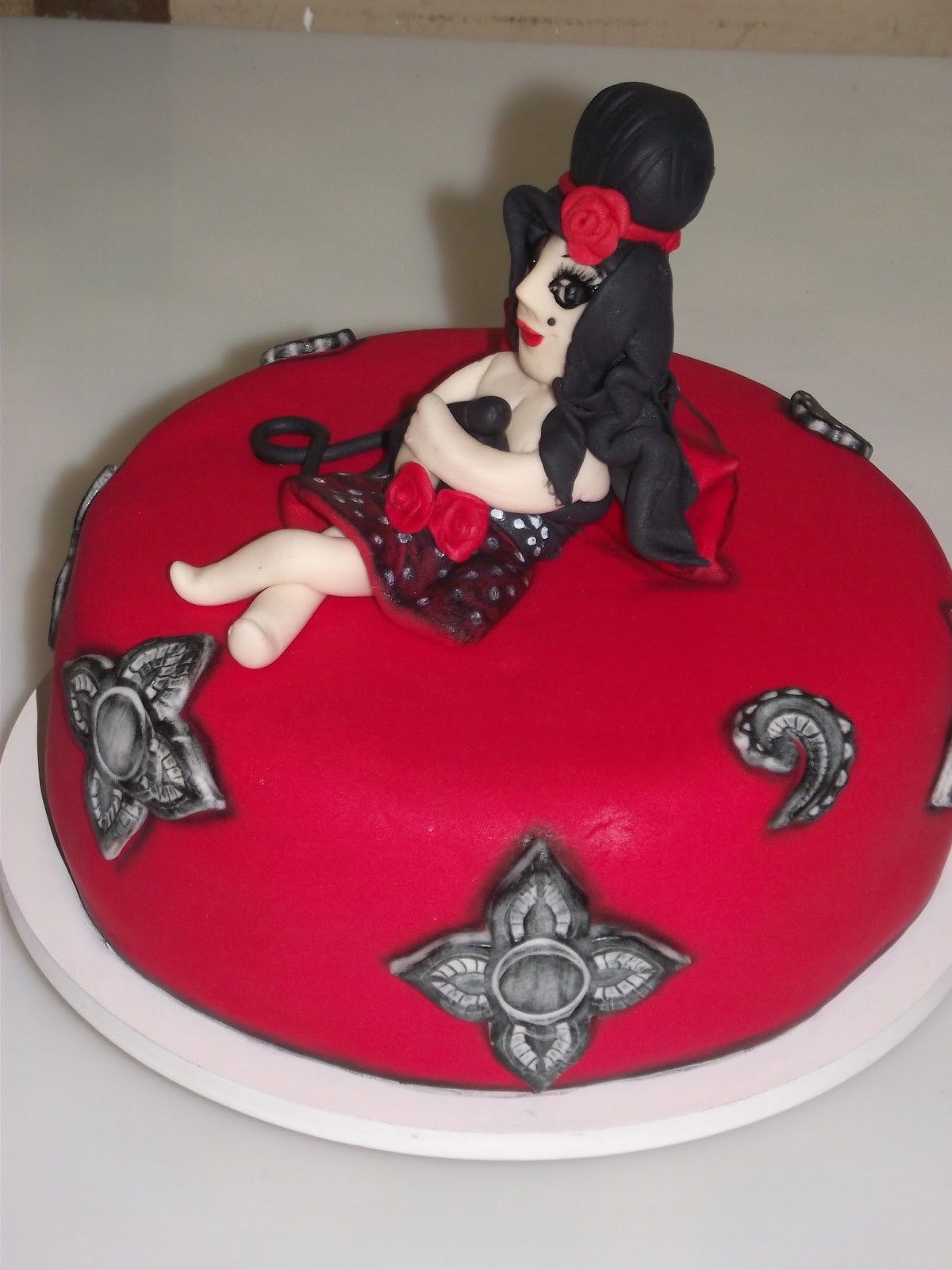 The Corpse Of Amy Winehouse Cake 28 - go3mkxq