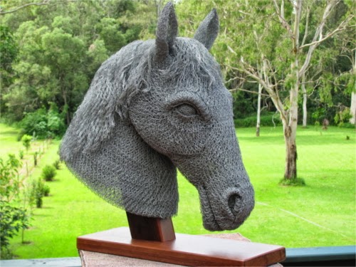 15-Horse-Chicken-Wire-Sculptures-Sculptor-Ivan-Lovatt-www-designstack-co
