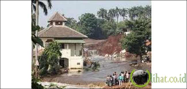Masjid Al-Barakah, Banten Masjid Al-Barakah, Banten