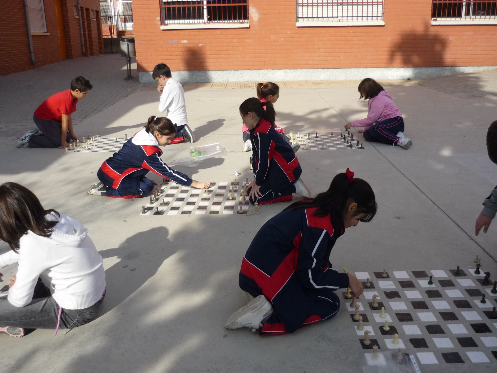 Vegaquinto Juegos de Mesa en el Patio del Colegio