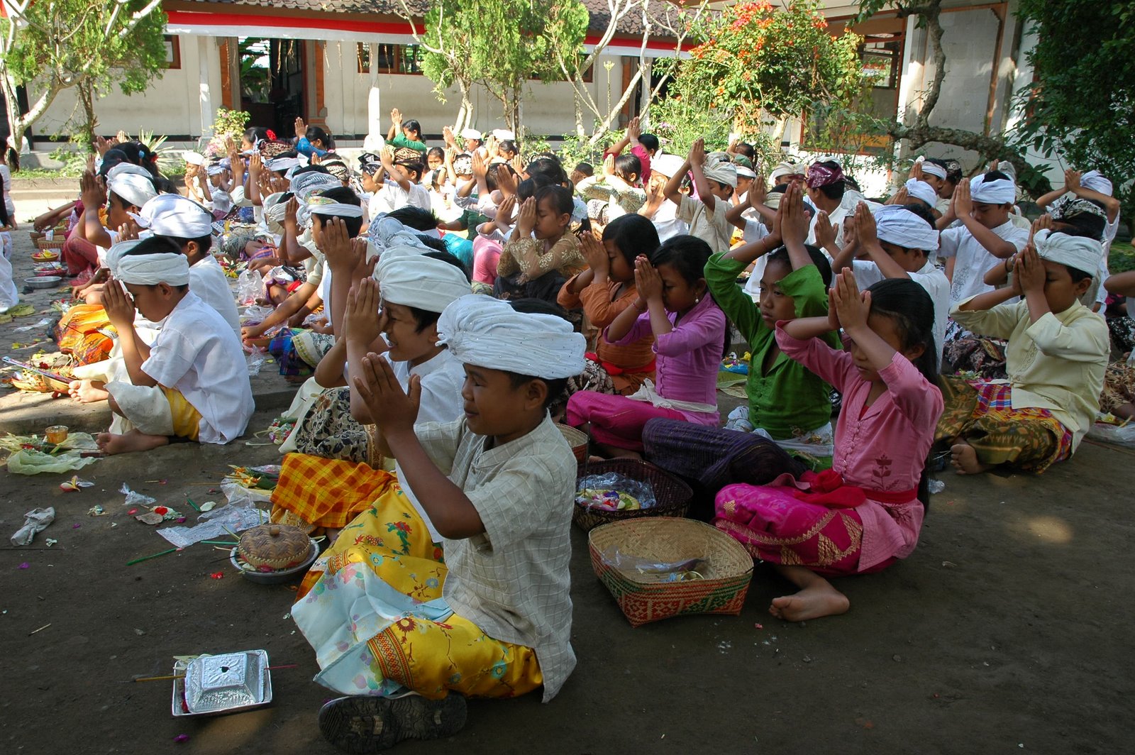 HINDU SOPOYONO Tri Sandhya lan Panca Sembah