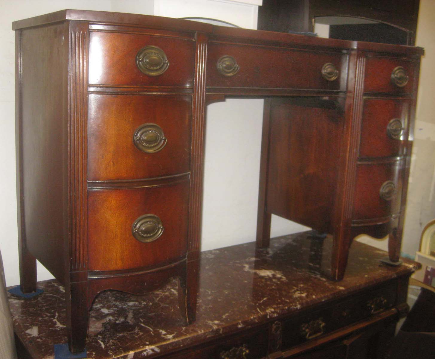 UHURU FURNITURE & COLLECTIBLES SOLD Duncan Phyfe Mahogany Desk 175