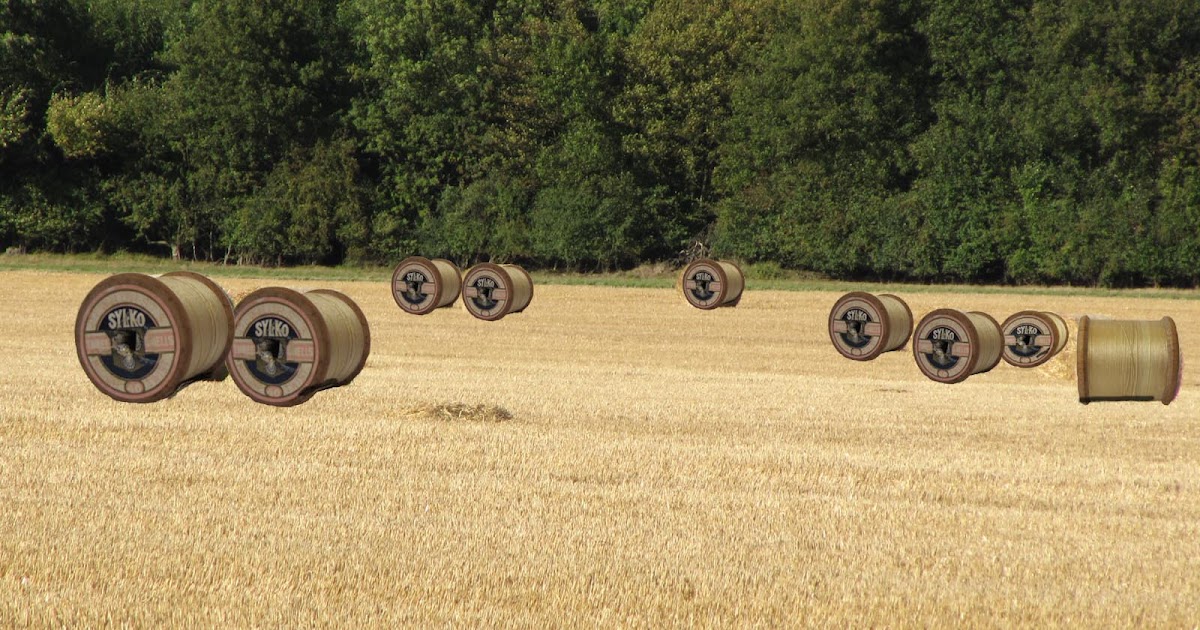 Textile Snippets Cotton reels in the landscape TTF