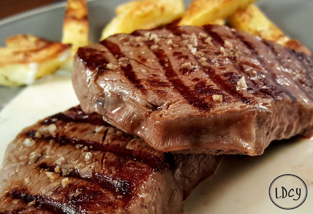 Solomillo De Buey Con Queso De Cabrales Y Patatas Al Romero
