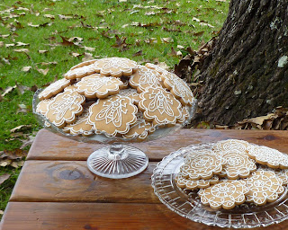 honey-vanilla cookies with napoleonic bee 