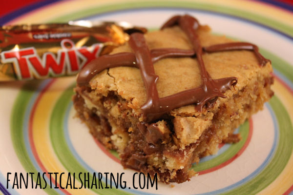 Nutella Twix Blondies | A chewy, soft dessert with Twix inside and Nutella on top!