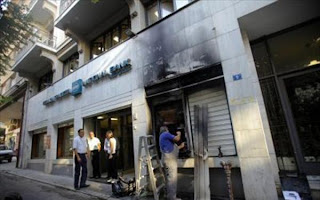 Εμπρησμός σε τράπεζα στην Ηλιούπολη