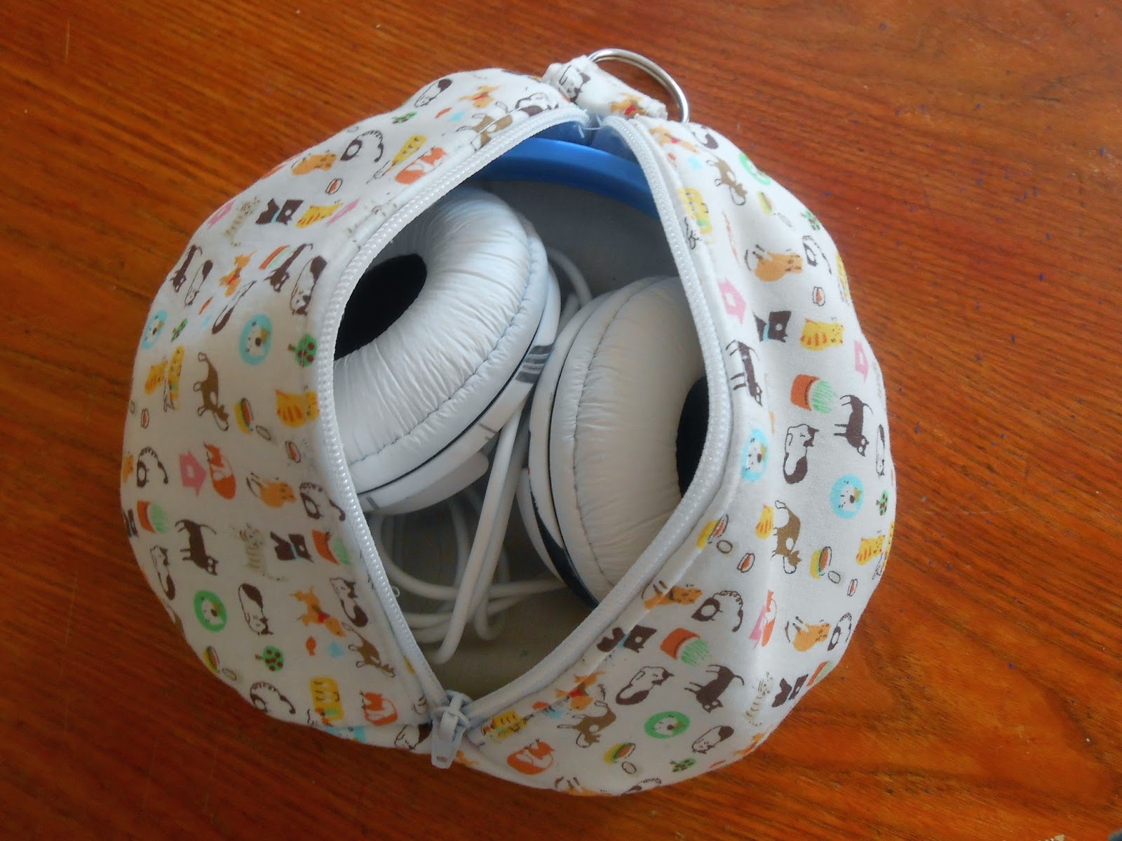 les loisirs de patouch: Petite pochette pour ranger un casque audio