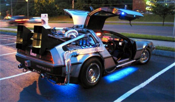 DeLorean DMC-12 Modellauto 1/64 - Zurück In Die Zukunft Metall-Modell