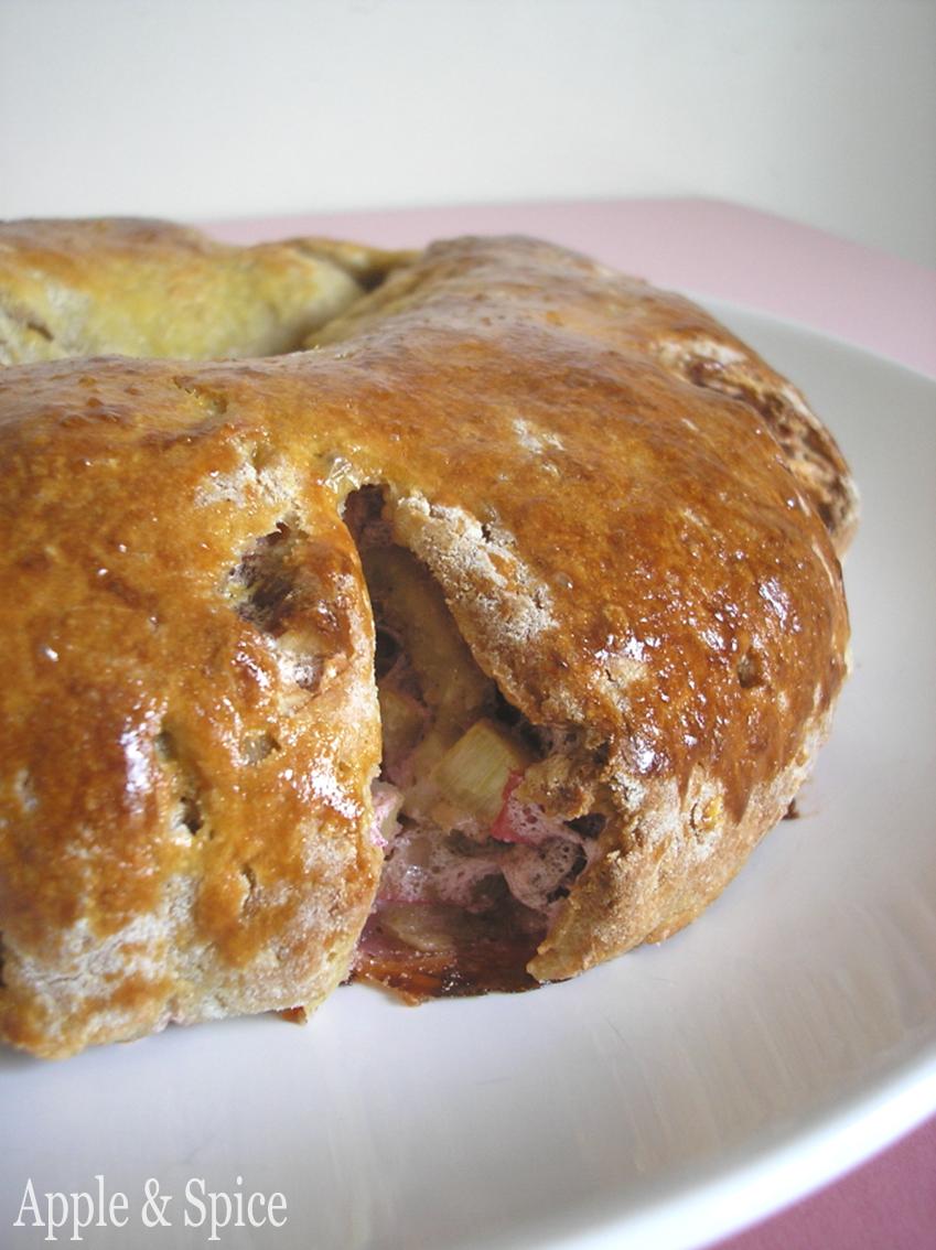 Apple & Spice The Daring Bakers March 2011 Yeasted Rhubarb