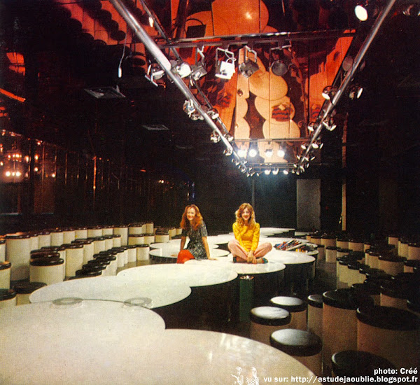 Paris - Boutiques, Bureaux "Coquilles" Jean Cacharel Architecte, Décorateur: Gerard Grandval Création: 1968 Photos: Architecture d'Aujourd'hui - Octobre, Novembre 1968 Créé - Janvier, Février 1972 Paris - Boutiques, Bureaux "Coquilles" Jean Cacharel Architecte, Décorateur: Gerard Grandval Création: 1968 Photos: Architecture d'Aujourd'hui - Octobre, Novembre 1968 Créé - Janvier, Février 1972