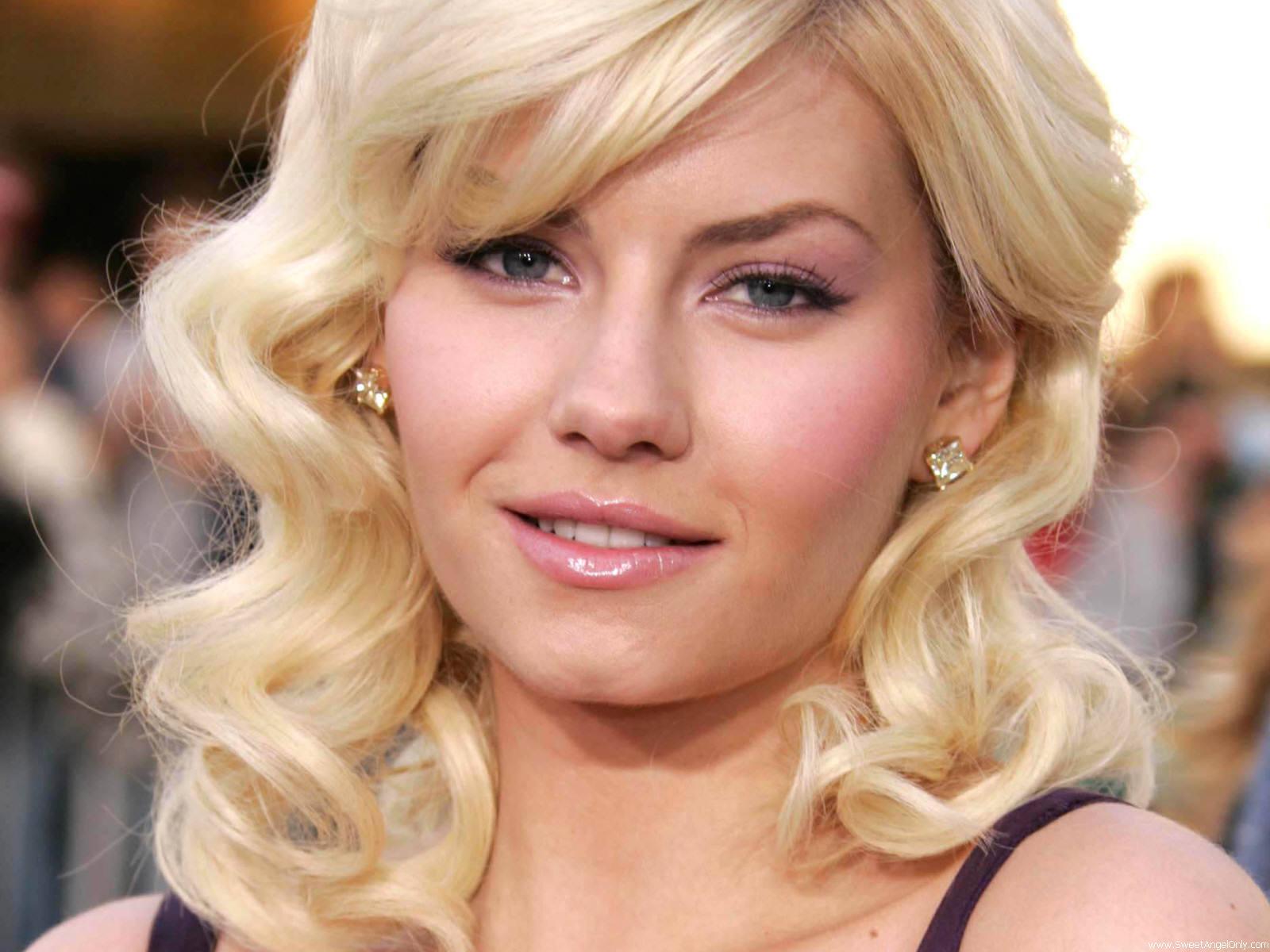 Tags:Elisha Cuthbert,Elisha Cuthbert Cleavage,Elisha Cuthbert Cleav...