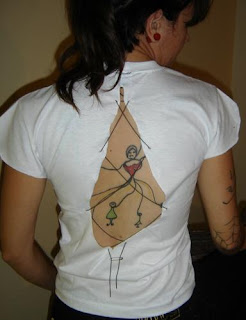 Como Customizar Camisetas com detalhe nas costas Como Customizar Camisetas com detalhe nas costas