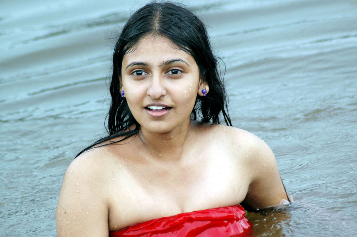 Monica_Hot_In_Nanjupuram_Tamil_Movies_1.jpg