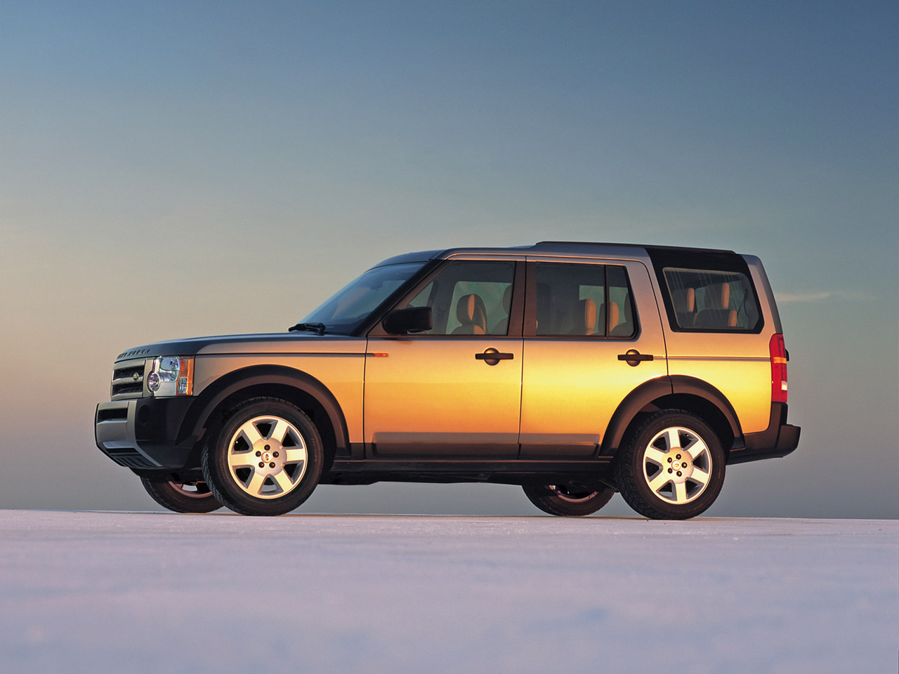 Luxury Classic Cars : Land Rover Discovery