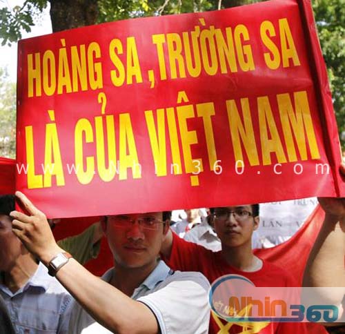 http://1.bp.blogspot.com/-cNDSslP7pZY/TeyOw-Omq_I/AAAAAAAAAWY/x83PSg6gbhM/s1600/viet-nam-bieu-tinh-chong-trung-quoc1.JPG