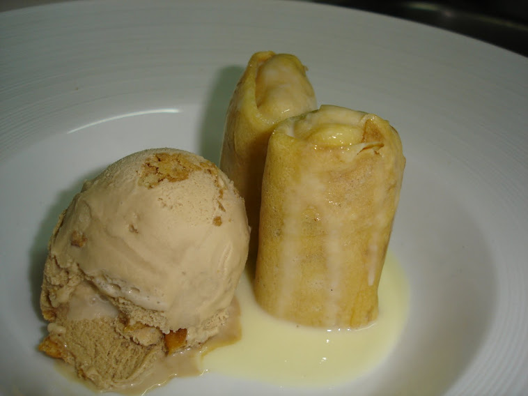 CREPE RELLENO DE MANZANA ASADA CON CREMA DE CHOCOLATE BLANCO