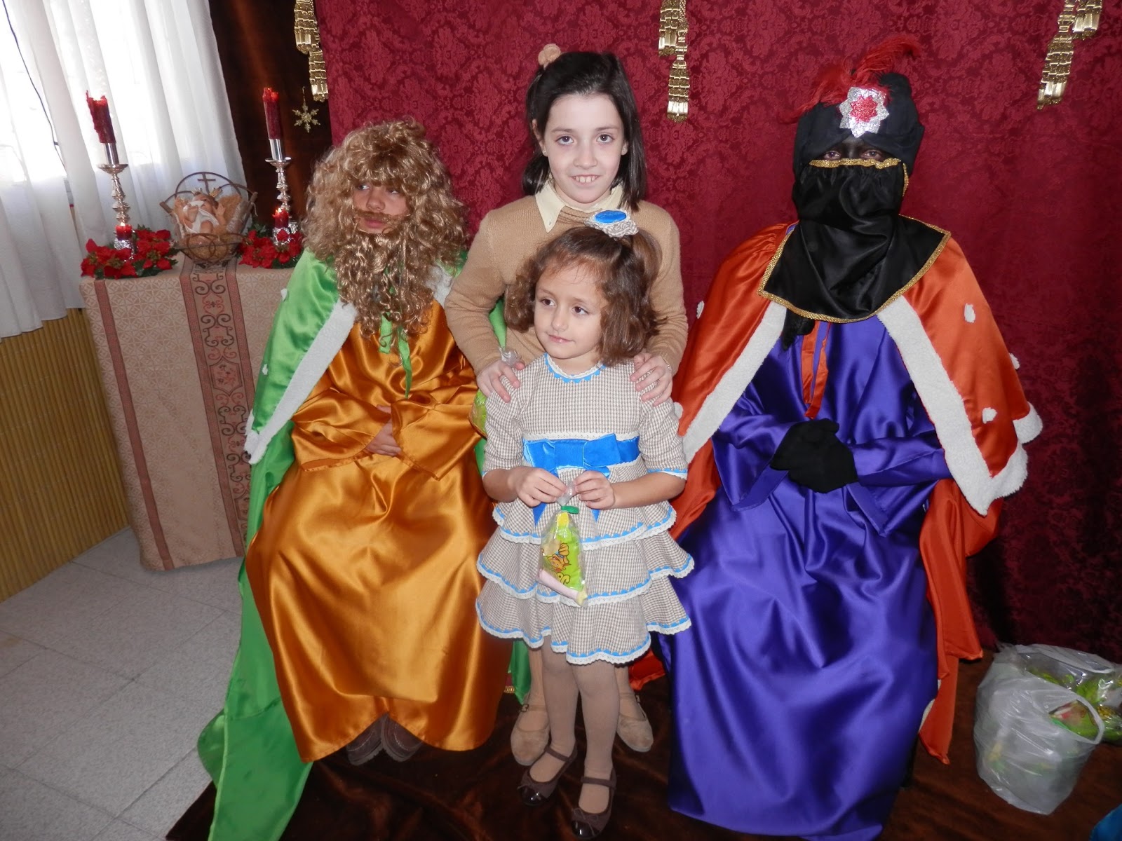 EL SAYON LOS PAJES REALES VISITARON LA CASA HERMANDAD DE LA COFRADÍA