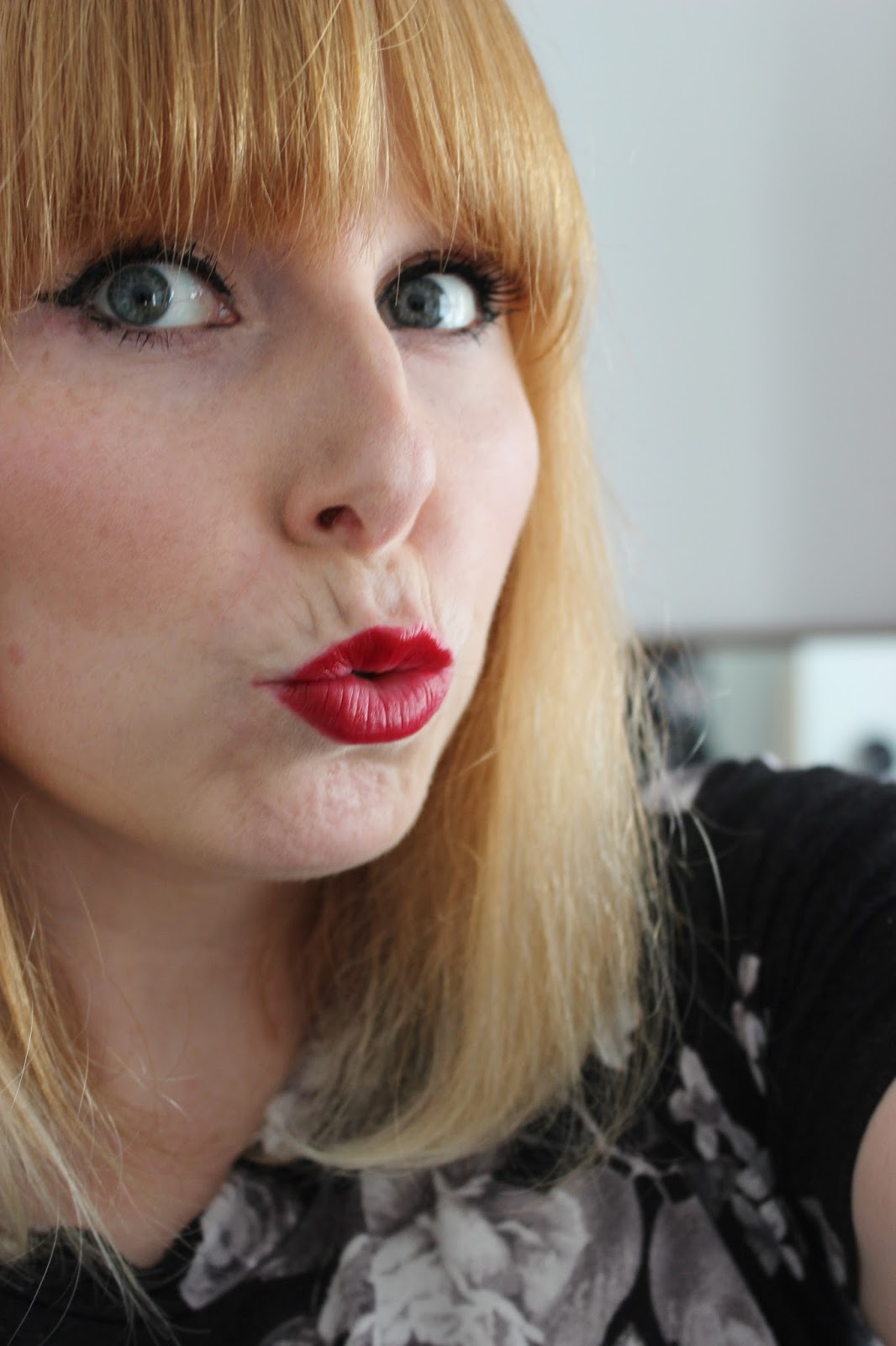 Urban Decay Pulp Fiction mrs mia wallace lipstick and liner swatches on lips