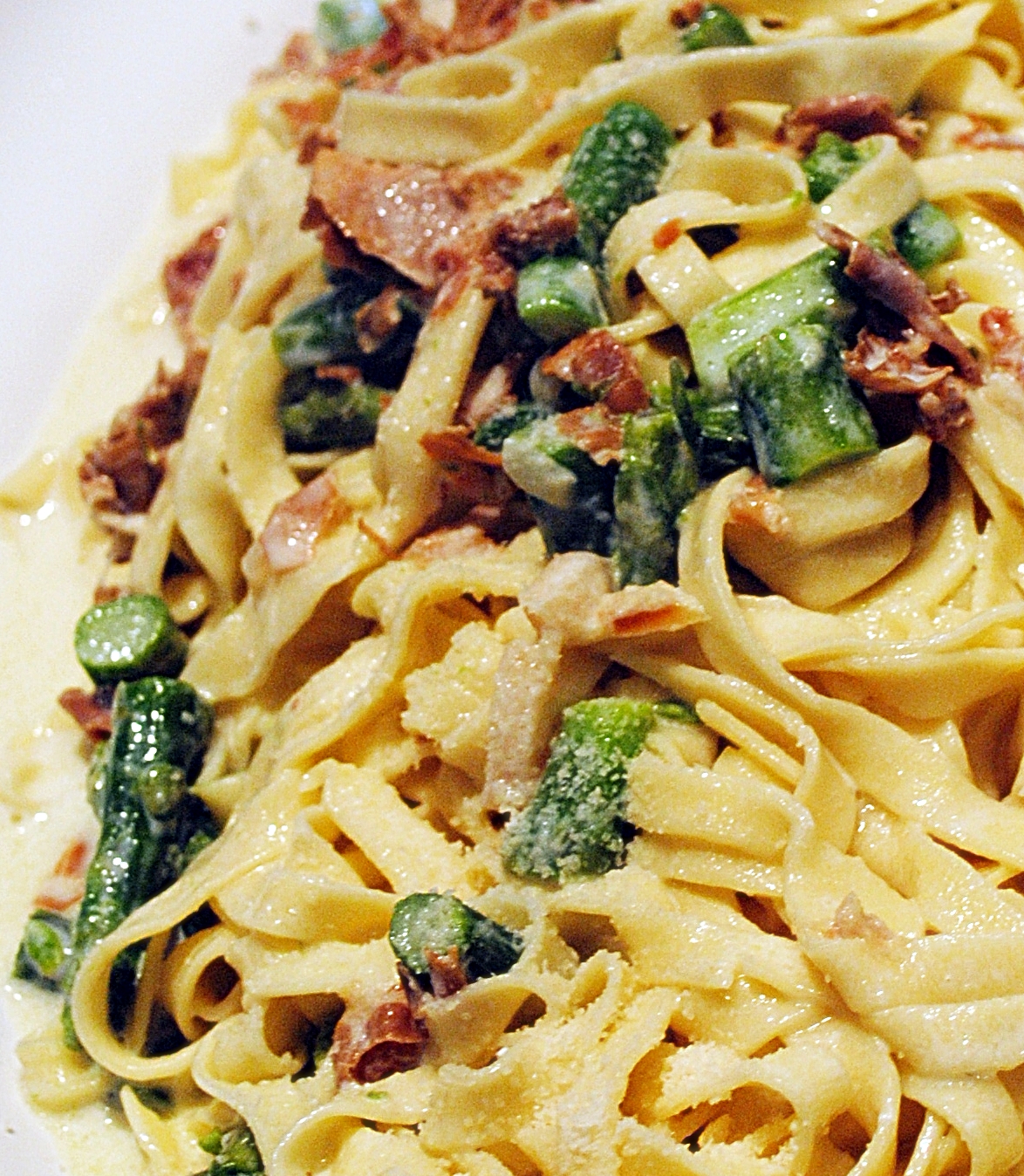 Fettuccine with Asparagus, Prosciutto and Cream ( Fettuccine con