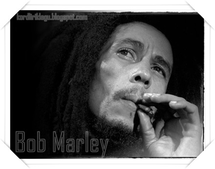 Lirik Lagu Bob Marley - Three Little Birds Lyrics - Song lyrics