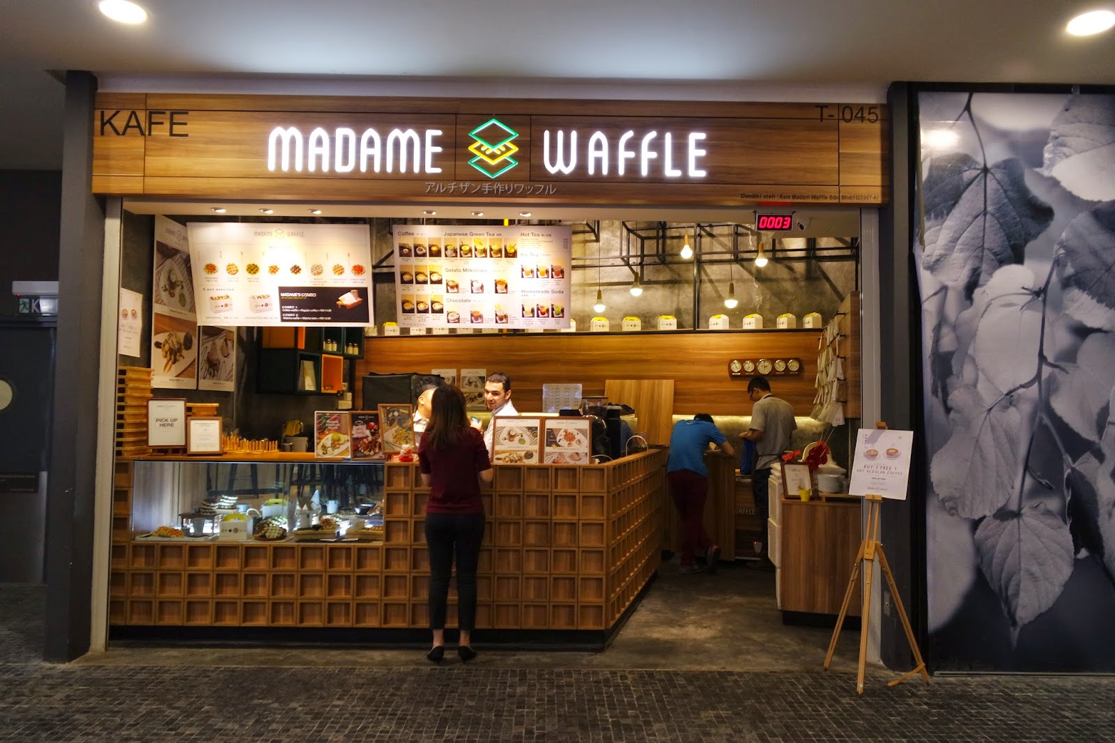 CRNomz Madame Waffle, Mid Valley