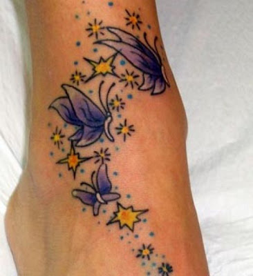 Tatuagem de borboleta feminina, tornozelo