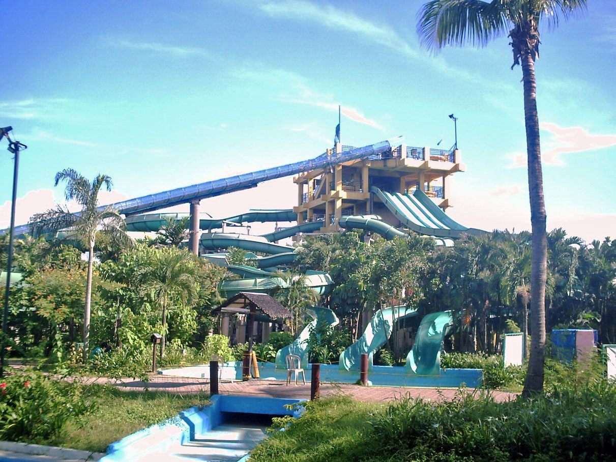 the viewing deck Family Splashout in Splash Island, Laguna (lakbay
